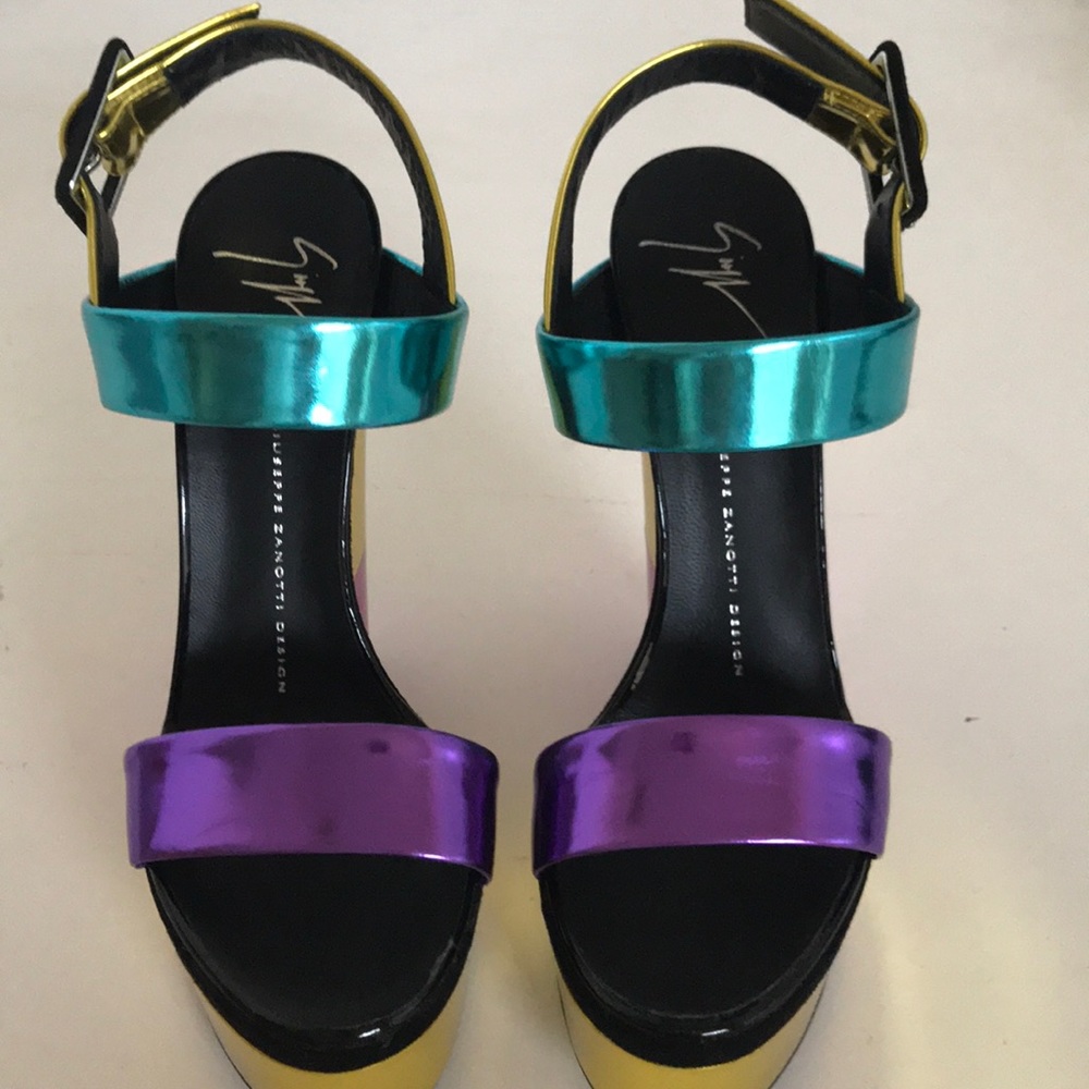 🎄Giuseppe Zanotti Wedges🎄 - Picture 6 of 6